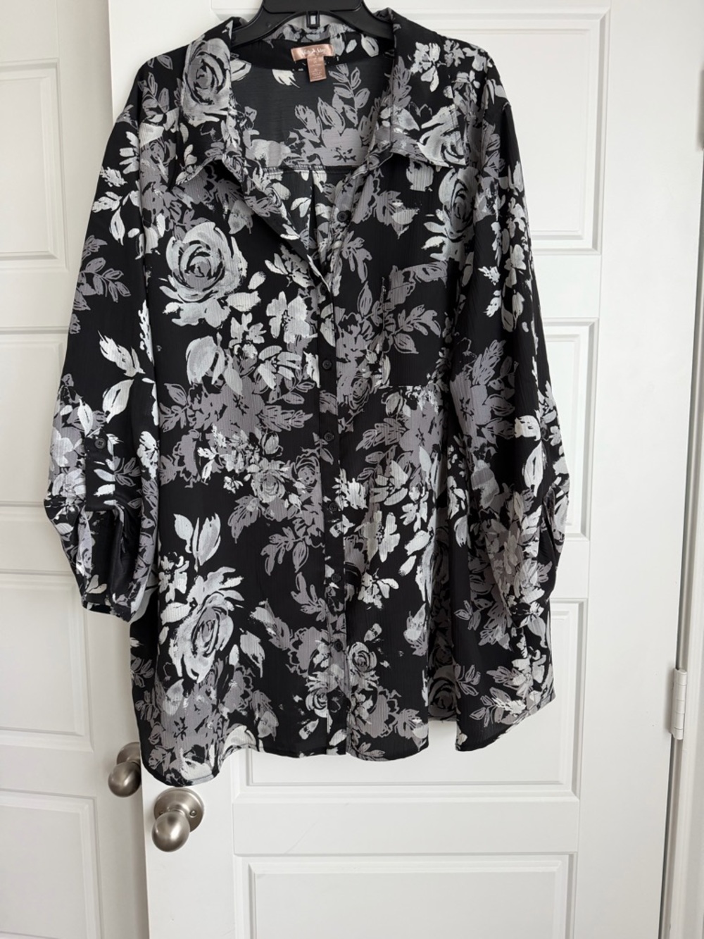 028 White Stag Black and White Floral Button-Up  Sz 4X long sleeve